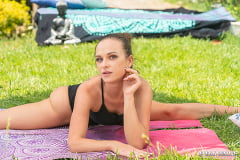 Talia Mint - Talia Mint and Vinna Reed, Addicted to Yoga and Anal | Picture (1)