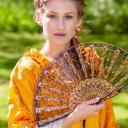 Tiffany Tatum folla al aire libre