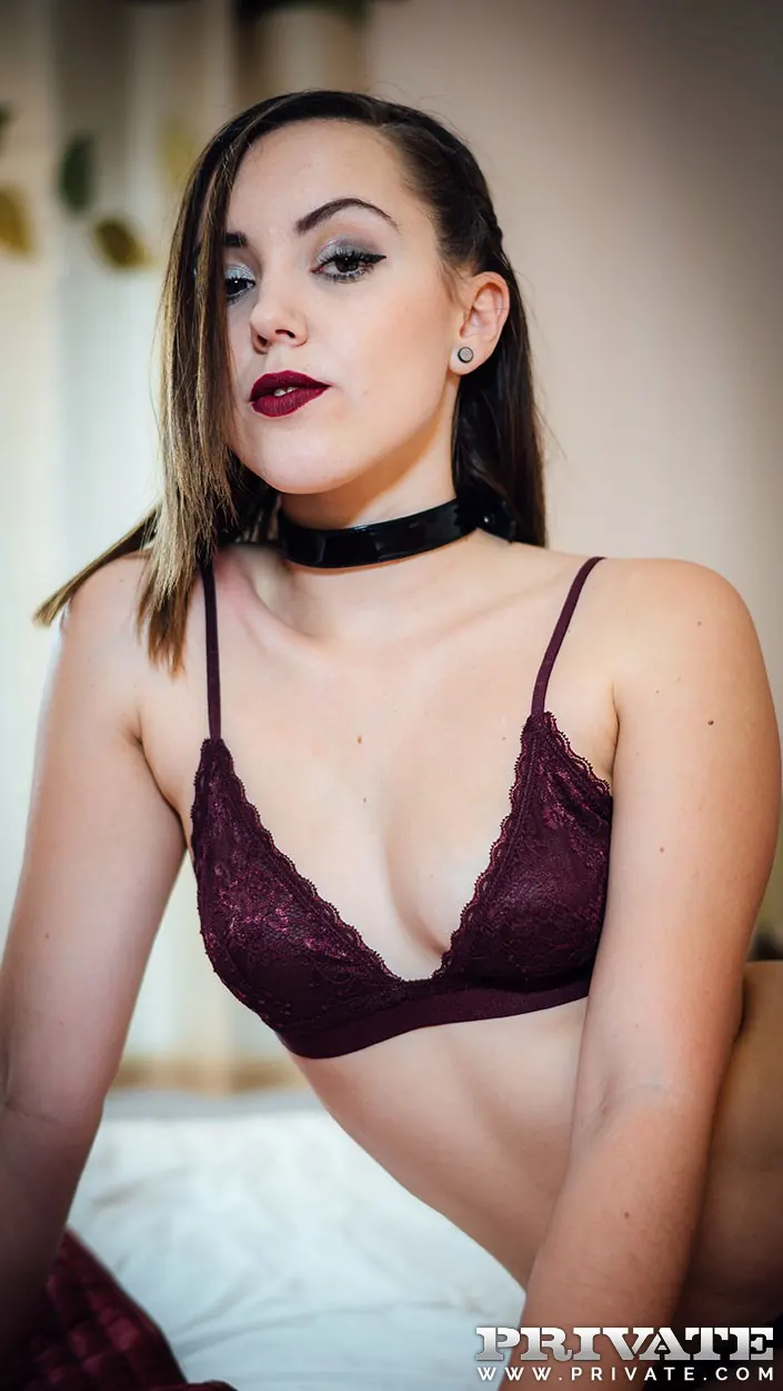 Zoe Doll - La muñeca Zoe folla duro en la cocina | Picture (1)